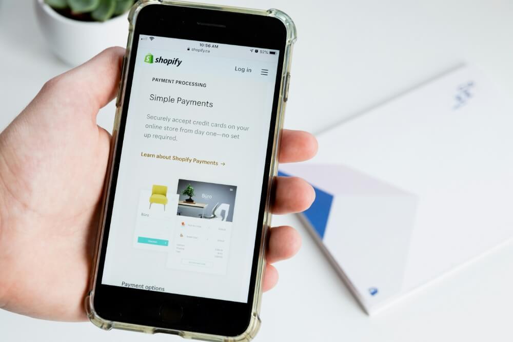 Shopify tarif : quel abonnement choisir ? (+ simulateur)